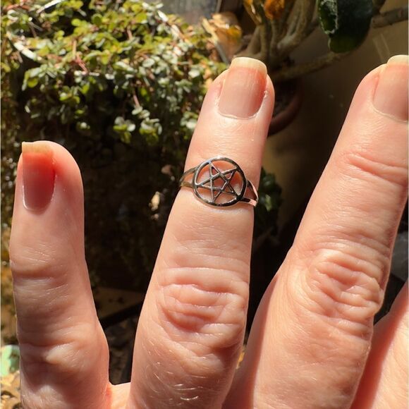 Pentagram Sterling Silver Toe Ring - Picture 3 of 4